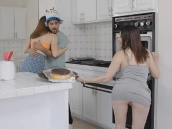 xxx trung Mẹ dâm gạ phang thằng bồ của con gái