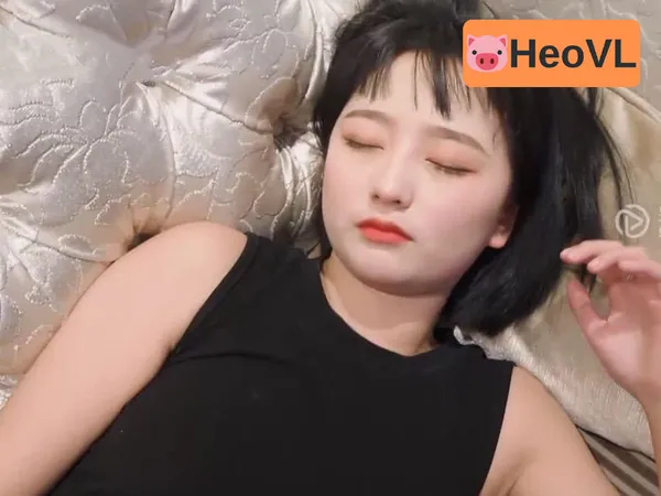 chịch gái Bà chủ nhỏ dễ thương nhậu say địt không bao với cậu nhân viên