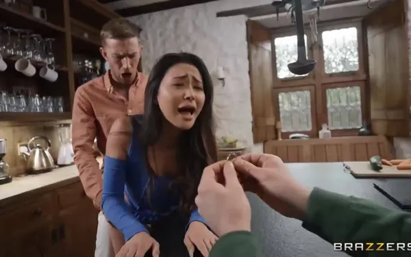 sex lén Lên đỉnh khi được bạn trai cầu hôn, nhưng có gì đó sai sai