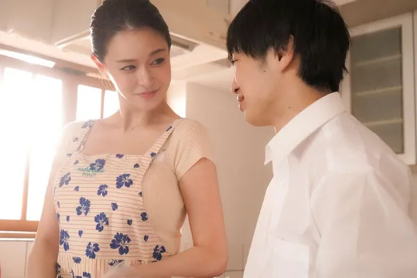 sex nữ nữ Ở tuổi dậy thì cậu con trai luôn nhìn mẹ mình với ánh mắt khác, và rồi…