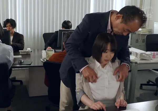 sex gái xinh china Em thực tập sinh Gen Z ngây thơ gặp phải lão sếp dê cụ